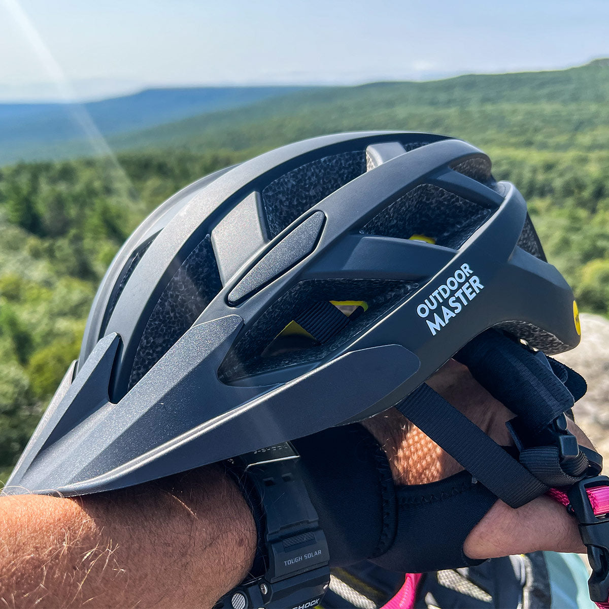 GEM BIKE HELMET WITH MIPS SYSTEM